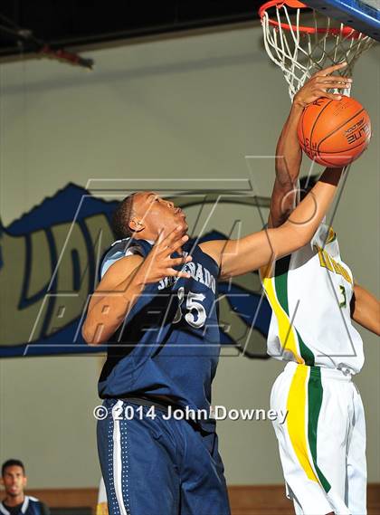 Thumbnail 3 in Silverado vs. Edison (MaxPreps Holiday Classic) photogallery.