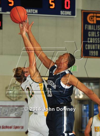 Thumbnail 2 in Silverado vs. Edison (MaxPreps Holiday Classic) photogallery.