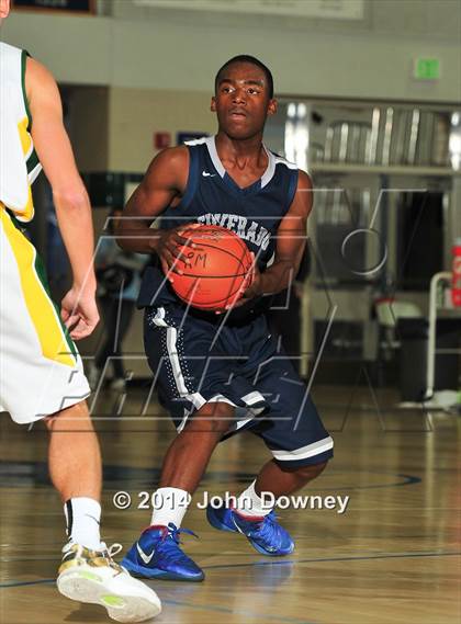 Thumbnail 1 in Silverado vs. Edison (MaxPreps Holiday Classic) photogallery.