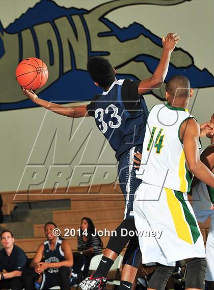 Thumbnail 1 in Silverado vs. Edison (MaxPreps Holiday Classic) photogallery.