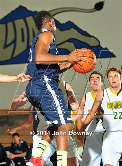Thumbnail 2 in Silverado vs. Edison (MaxPreps Holiday Classic) photogallery.