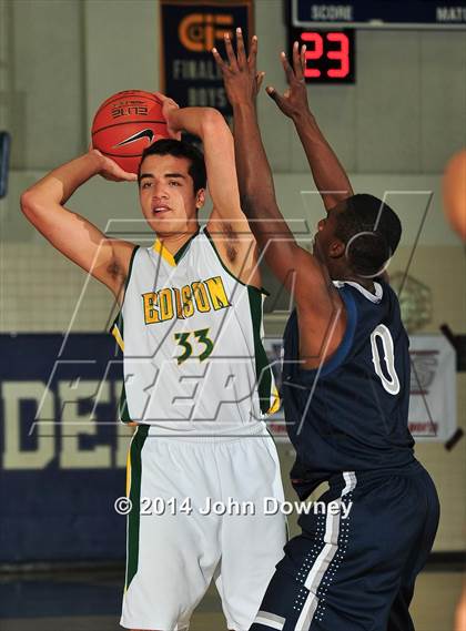 Thumbnail 1 in Silverado vs. Edison (MaxPreps Holiday Classic) photogallery.