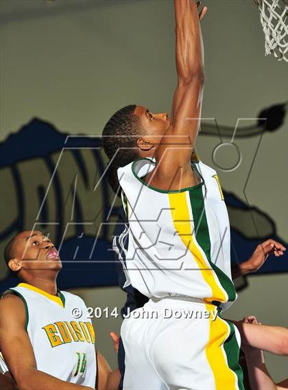 Thumbnail 1 in Silverado vs. Edison (MaxPreps Holiday Classic) photogallery.
