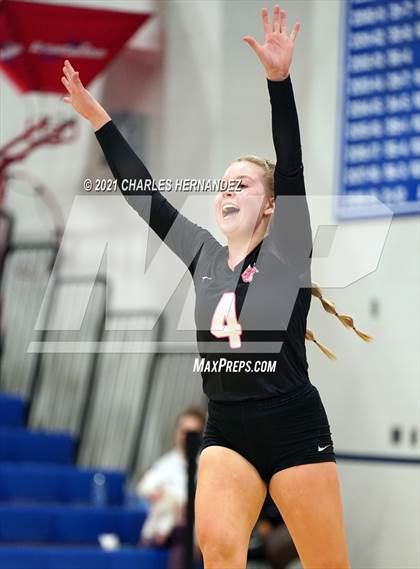 Thumbnail 3 in East Bernard vs. Hardin (UIL 3A Regional Quarterfinal) photogallery.