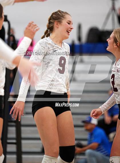 Thumbnail 2 in East Bernard vs. Hardin (UIL 3A Regional Quarterfinal) photogallery.