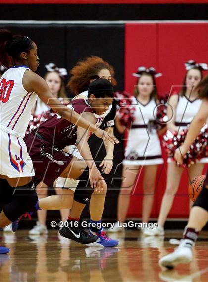 Thumbnail 1 in Duncanville vs. Plano photogallery.
