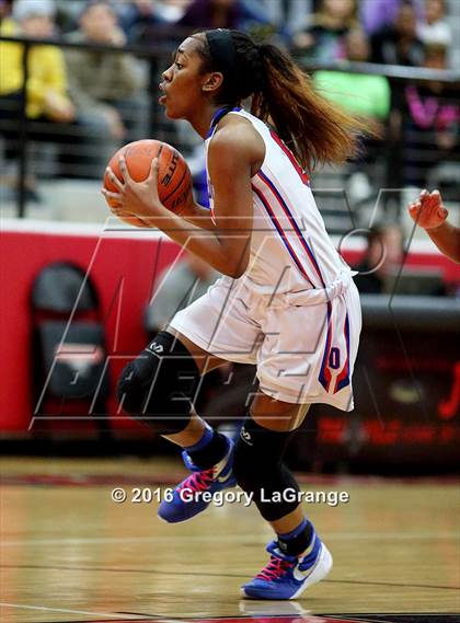 Thumbnail 3 in Duncanville vs. Plano photogallery.