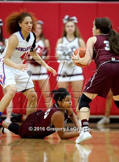 Thumbnail 2 in Duncanville vs. Plano photogallery.