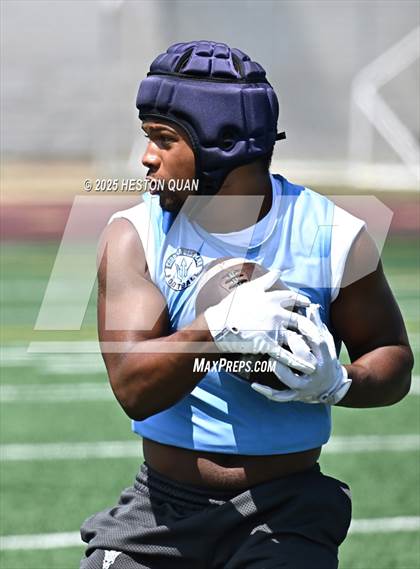 Thumbnail 3 in Mission Hills vs. Corona del Mar  (Battle at the Beach) photogallery.
