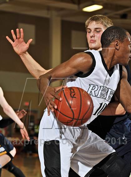 Thumbnail 1 in Miller vs. Bellevue (MaxPreps Holiday Classic) photogallery.