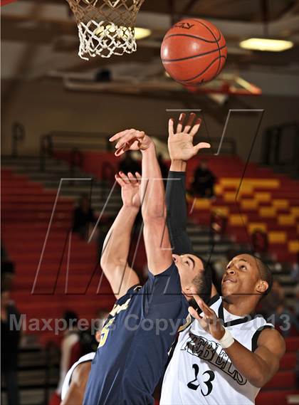 Thumbnail 1 in Miller vs. Bellevue (MaxPreps Holiday Classic) photogallery.