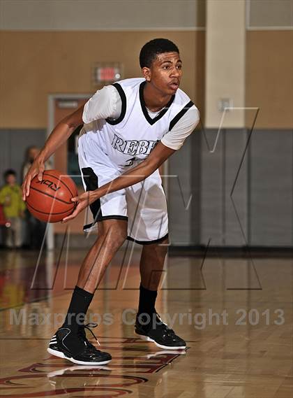 Thumbnail 3 in Miller vs. Bellevue (MaxPreps Holiday Classic) photogallery.
