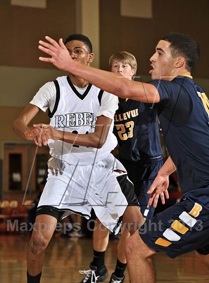 Thumbnail 3 in Miller vs. Bellevue (MaxPreps Holiday Classic) photogallery.