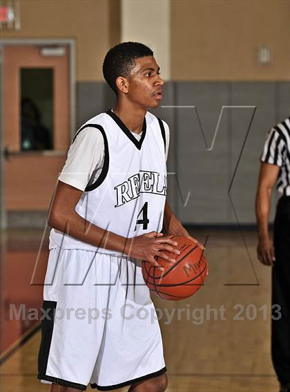 Thumbnail 2 in Miller vs. Bellevue (MaxPreps Holiday Classic) photogallery.
