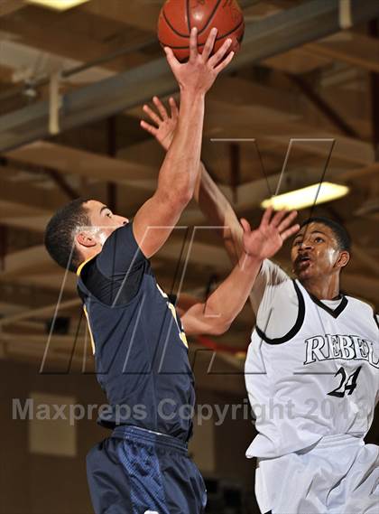 Thumbnail 3 in Miller vs. Bellevue (MaxPreps Holiday Classic) photogallery.