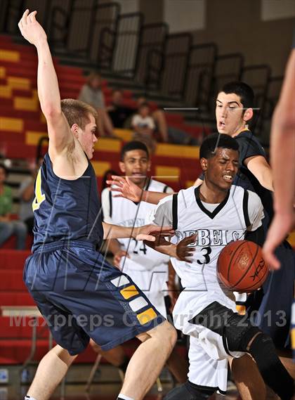 Thumbnail 3 in Miller vs. Bellevue (MaxPreps Holiday Classic) photogallery.