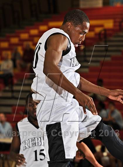 Thumbnail 1 in Miller vs. Bellevue (MaxPreps Holiday Classic) photogallery.