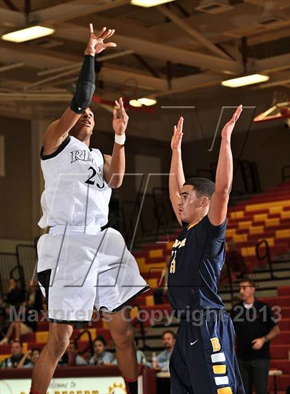 Thumbnail 2 in Miller vs. Bellevue (MaxPreps Holiday Classic) photogallery.