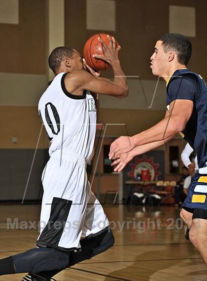 Thumbnail 1 in Miller vs. Bellevue (MaxPreps Holiday Classic) photogallery.
