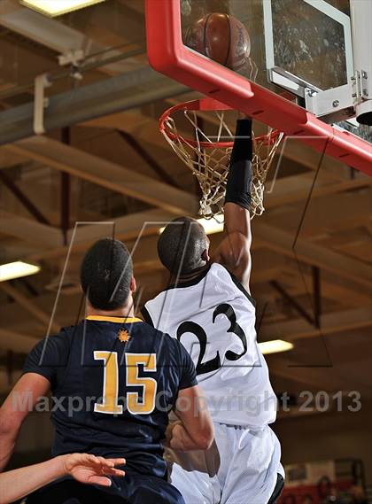 Thumbnail 1 in Miller vs. Bellevue (MaxPreps Holiday Classic) photogallery.