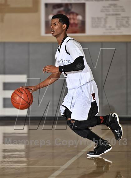 Thumbnail 2 in Miller vs. Bellevue (MaxPreps Holiday Classic) photogallery.
