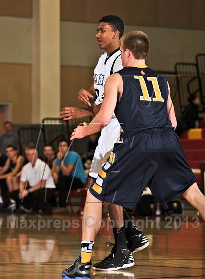 Thumbnail 2 in Miller vs. Bellevue (MaxPreps Holiday Classic) photogallery.