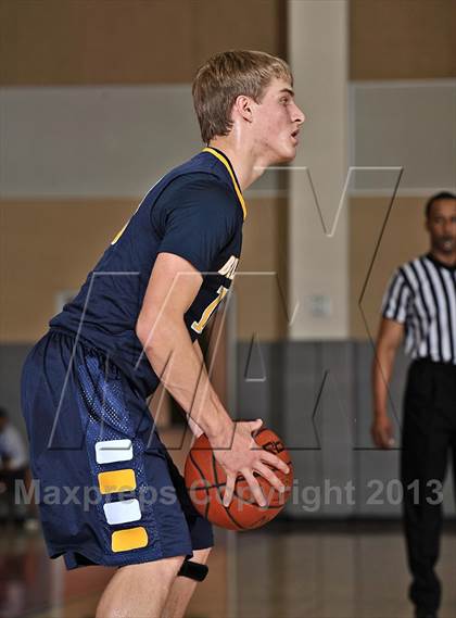 Thumbnail 3 in Miller vs. Bellevue (MaxPreps Holiday Classic) photogallery.