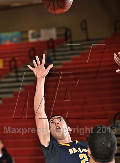 Thumbnail 3 in Miller vs. Bellevue (MaxPreps Holiday Classic) photogallery.