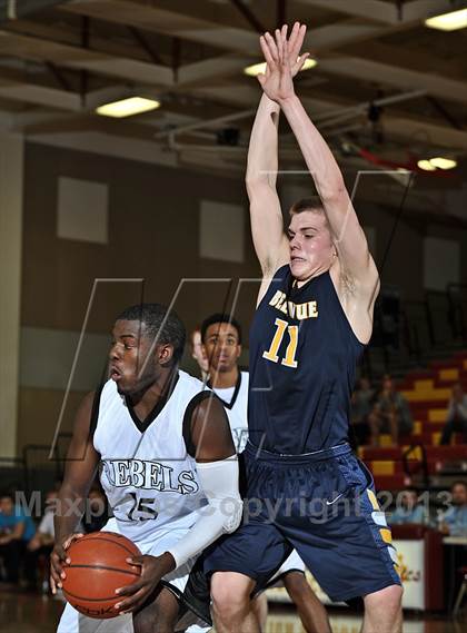 Thumbnail 2 in Miller vs. Bellevue (MaxPreps Holiday Classic) photogallery.