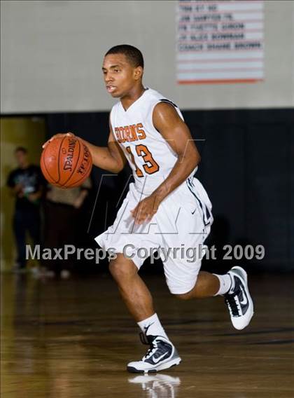 Thumbnail 1 in Dobie vs. Warren (McDonalds Texas Invitational) photogallery.