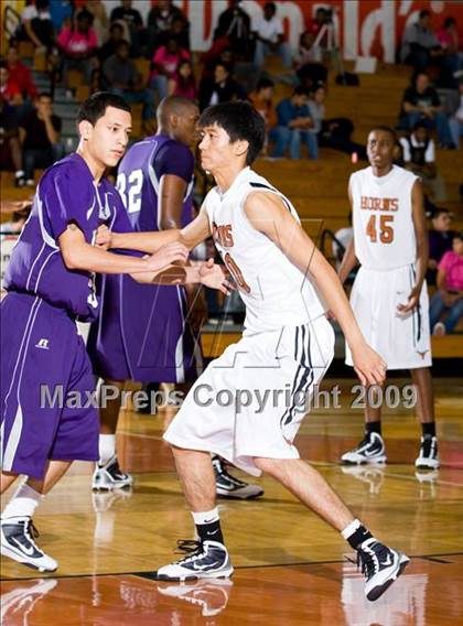 Thumbnail 1 in Dobie vs. Warren (McDonalds Texas Invitational) photogallery.