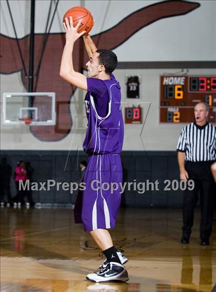 Thumbnail 3 in Dobie vs. Warren (McDonalds Texas Invitational) photogallery.