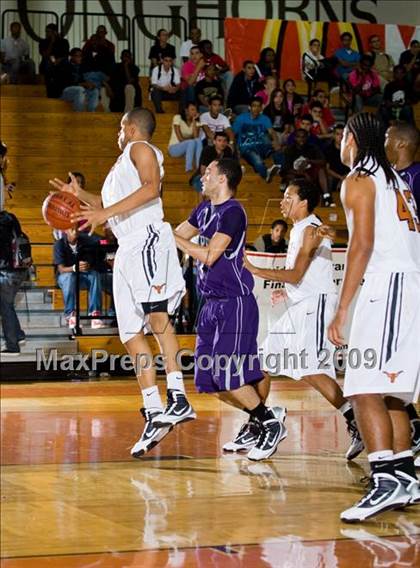 Thumbnail 1 in Dobie vs. Warren (McDonalds Texas Invitational) photogallery.