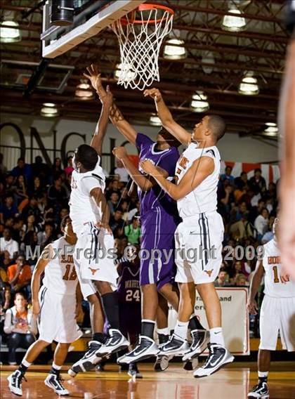 Thumbnail 2 in Dobie vs. Warren (McDonalds Texas Invitational) photogallery.