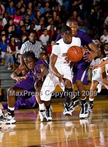 Thumbnail 2 in Dobie vs. Warren (McDonalds Texas Invitational) photogallery.