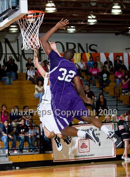 Thumbnail 2 in Dobie vs. Warren (McDonalds Texas Invitational) photogallery.