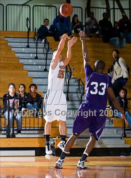 Thumbnail 3 in Dobie vs. Warren (McDonalds Texas Invitational) photogallery.