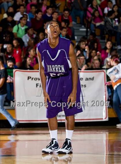 Thumbnail 1 in Dobie vs. Warren (McDonalds Texas Invitational) photogallery.