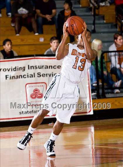 Thumbnail 3 in Dobie vs. Warren (McDonalds Texas Invitational) photogallery.