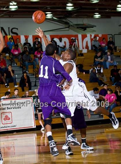 Thumbnail 3 in Dobie vs. Warren (McDonalds Texas Invitational) photogallery.