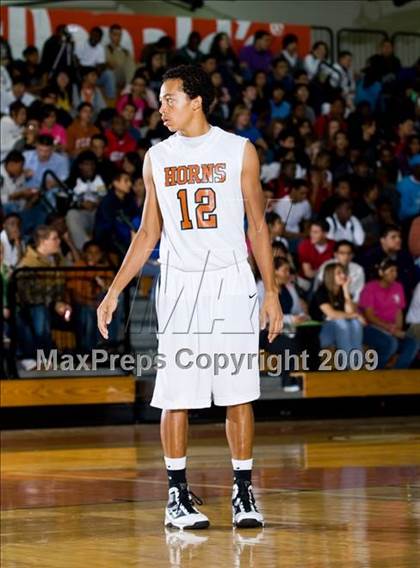 Thumbnail 1 in Dobie vs. Warren (McDonalds Texas Invitational) photogallery.