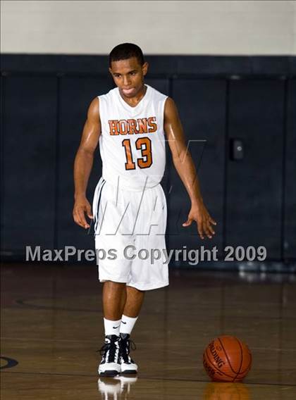 Thumbnail 1 in Dobie vs. Warren (McDonalds Texas Invitational) photogallery.