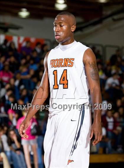 Thumbnail 2 in Dobie vs. Warren (McDonalds Texas Invitational) photogallery.