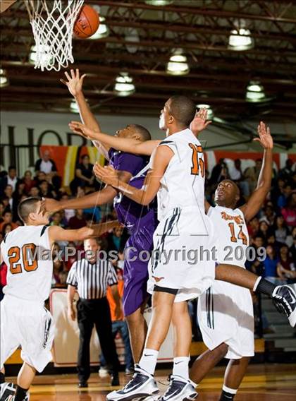 Thumbnail 2 in Dobie vs. Warren (McDonalds Texas Invitational) photogallery.
