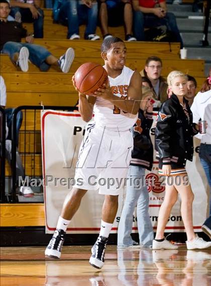 Thumbnail 1 in Dobie vs. Warren (McDonalds Texas Invitational) photogallery.