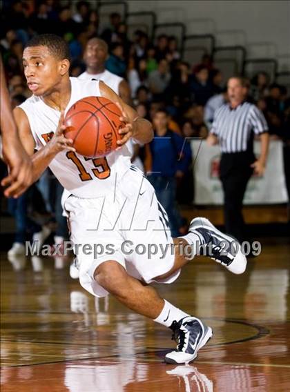 Thumbnail 2 in Dobie vs. Warren (McDonalds Texas Invitational) photogallery.
