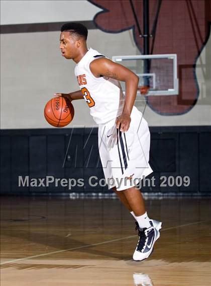 Thumbnail 3 in Dobie vs. Warren (McDonalds Texas Invitational) photogallery.