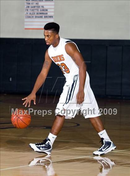 Thumbnail 1 in Dobie vs. Warren (McDonalds Texas Invitational) photogallery.