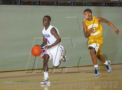 Thumbnail 2 in Lincoln vs South Oak Cliff (DFW Tip Off Classic) photogallery.