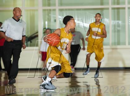 Thumbnail 2 in Lincoln vs South Oak Cliff (DFW Tip Off Classic) photogallery.